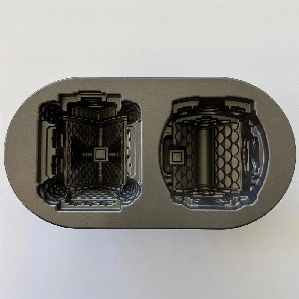 Nordic Ware Gingerbread House Duet Pan Cast Aluminum Baking Pan Holiday 5 Cups